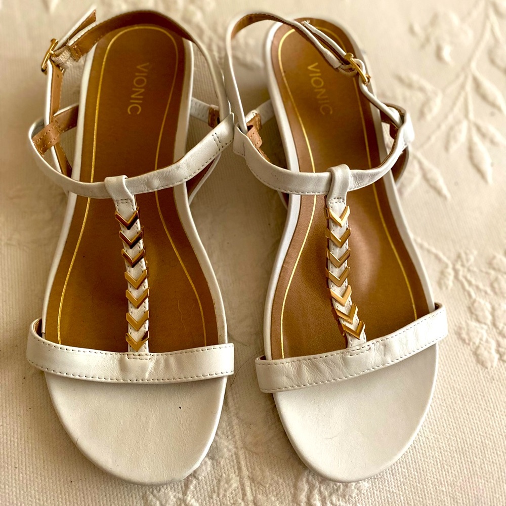 EUC white Vionic wedge sandals size 9
